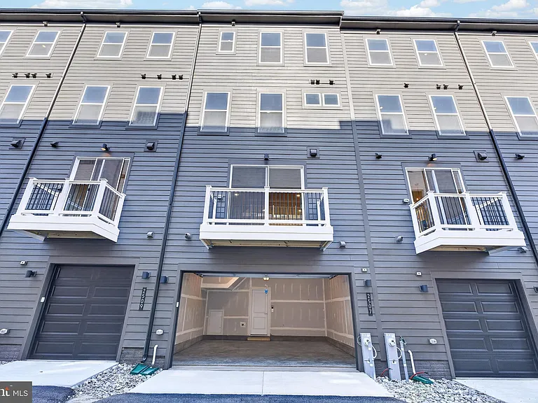 2507 Light St — Photo 3
