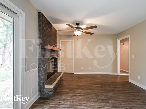 3rd image of 9805 N Cove View Ct