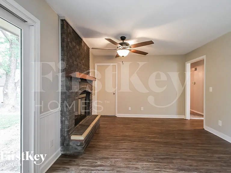 9805 N Cove View Ct — Photo 3