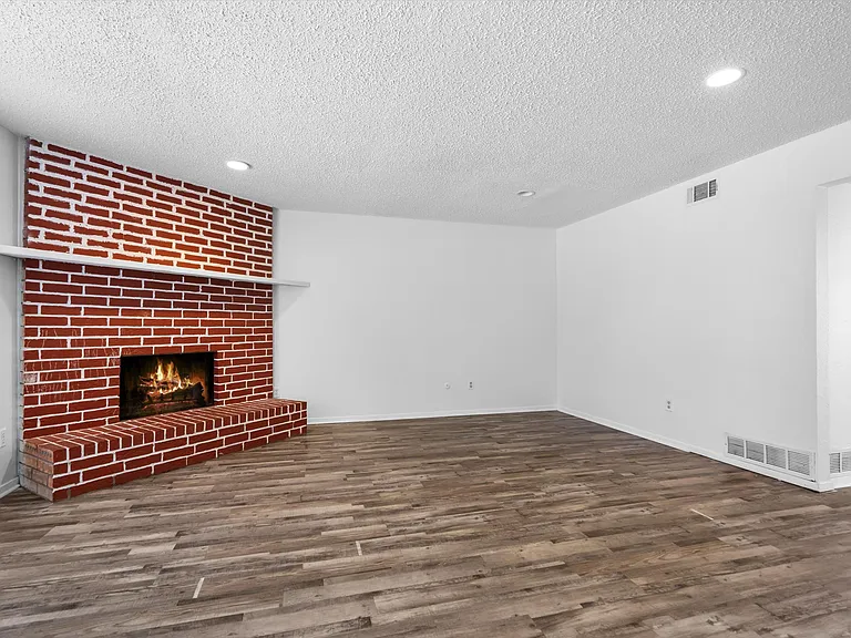 2207 Chase Ct — Photo 18