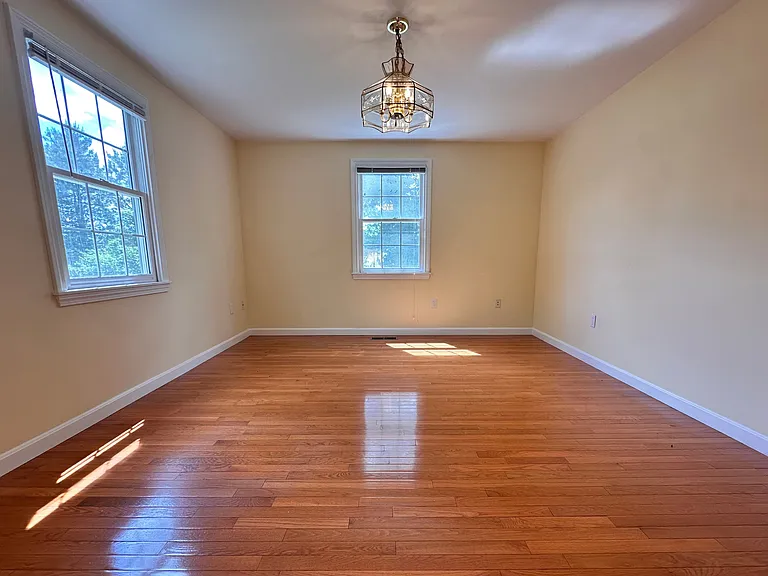 322 Lowell St — Photo 15