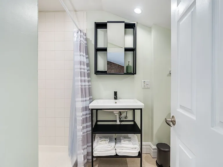 55 E Clifton Ave #B — Photo 18