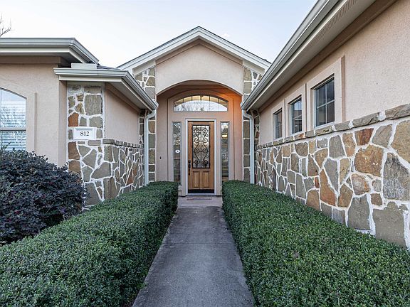 5th image of 812 Woodland Park Drive