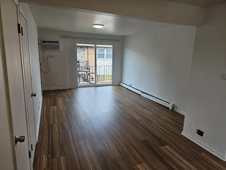 7711 W 87th St #4 — Photo 2