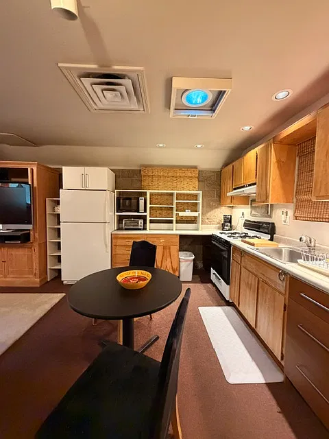 Studio, 670 sqft, $1,650 — Photo 4