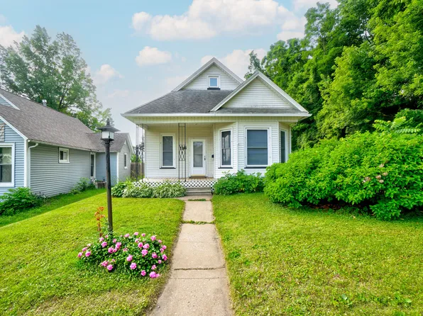 116 W 10th St, Muscatine, IA 52761