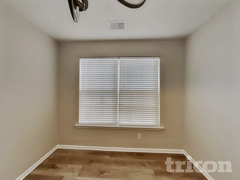 110 Kingscreek Dr — Photo 5