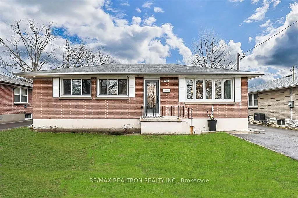 3 bed, $2,500 — Photo 1
