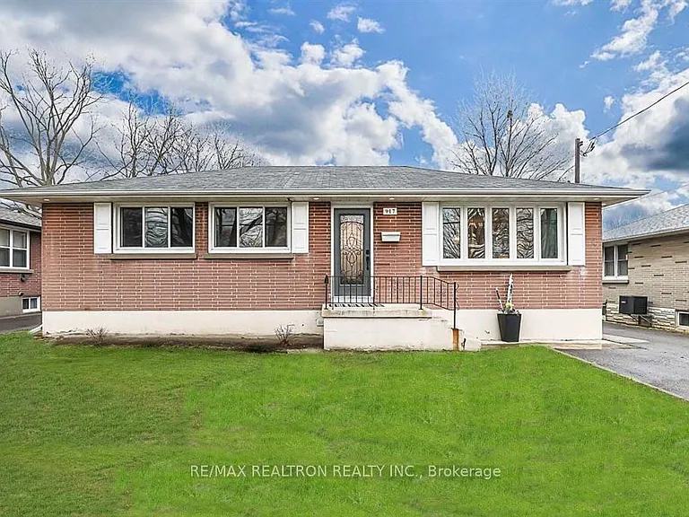 917 Henry St — Photo 1