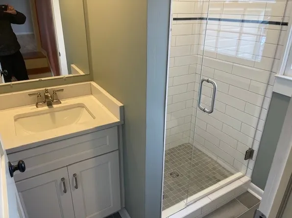 406 N Broad St, Salem, VA 24153