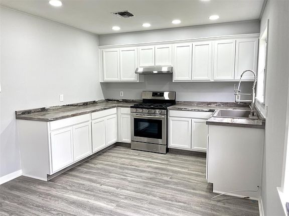 4th image of 4735 Country Club Blvd