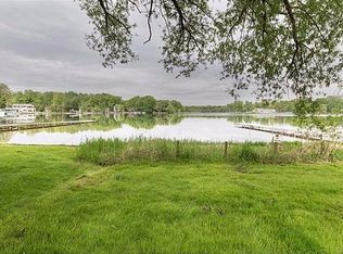 4662 Oak Ln, Whitmore Lake, MI 48189