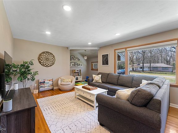 4th image of 7449 Yellow Creek Dr