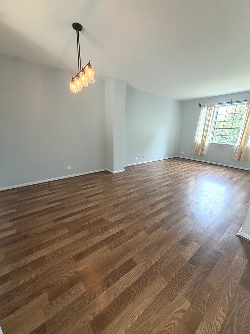 2 bed, 2.5 bath, 1679 sqft, $2,200 — Photo 2