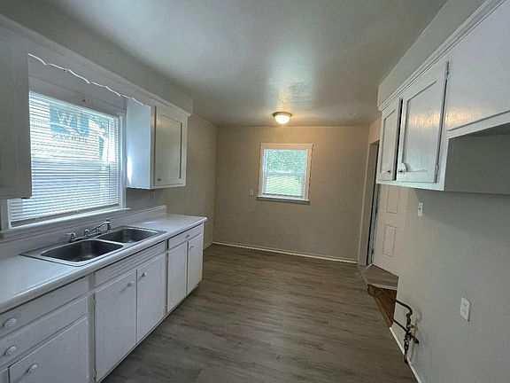 4th image of 16172 Fenton St