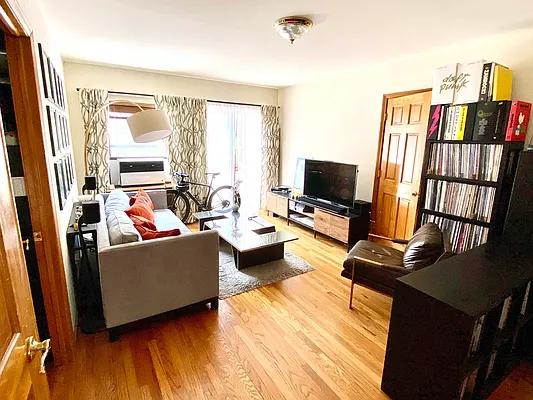 Rented by Street Realty Brokerage LLC | media 4