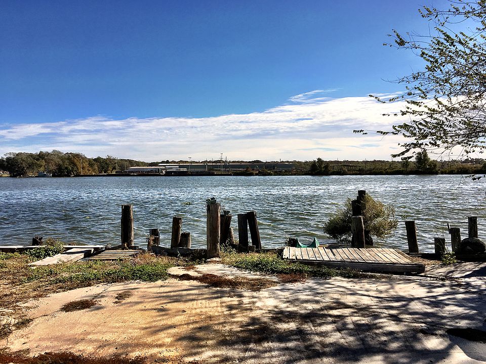 2nd image of 3624 Lake Palourde Rd
