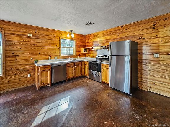 3rd image of 807 Brady St