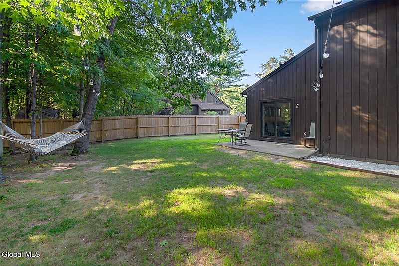 4th image of 62 Pepperbush Place