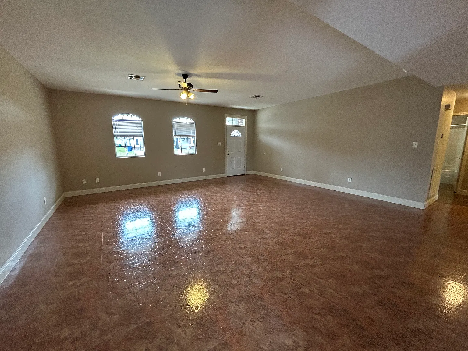 3 bed, 1800 sqft, $1,600 — Photo 2