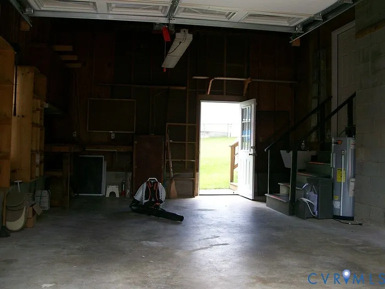 111 Lakeside Dr — Photo 5