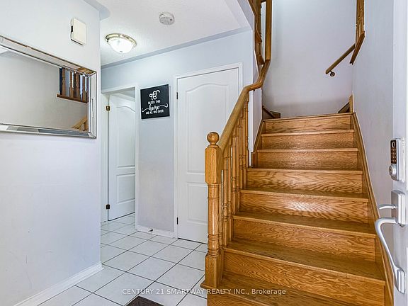 5th image of 32 Creekwood Dr