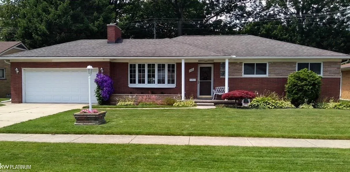 23185 Raven Ave photo 1