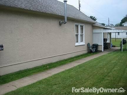2nd image of 843 S Main St