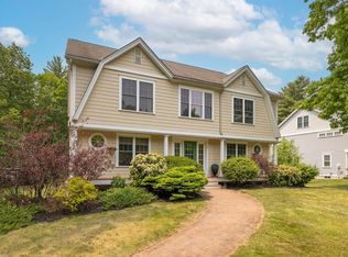 27 Chisholm Farm Dr, Stratham, NH 03885