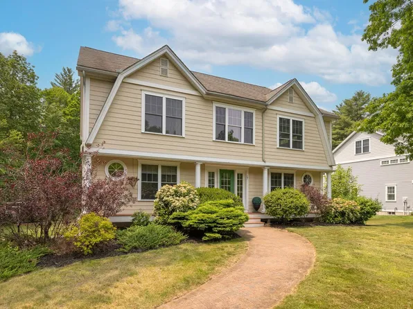 27 Chisholm Farm Drive, Stratham, NH 03885