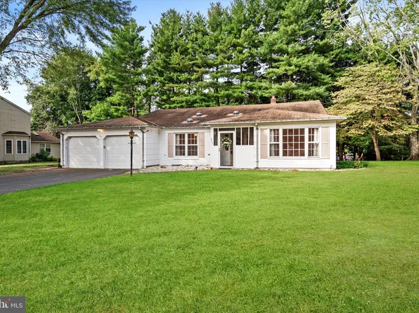 835 Hughes Dr, Hamilton, NJ 08690