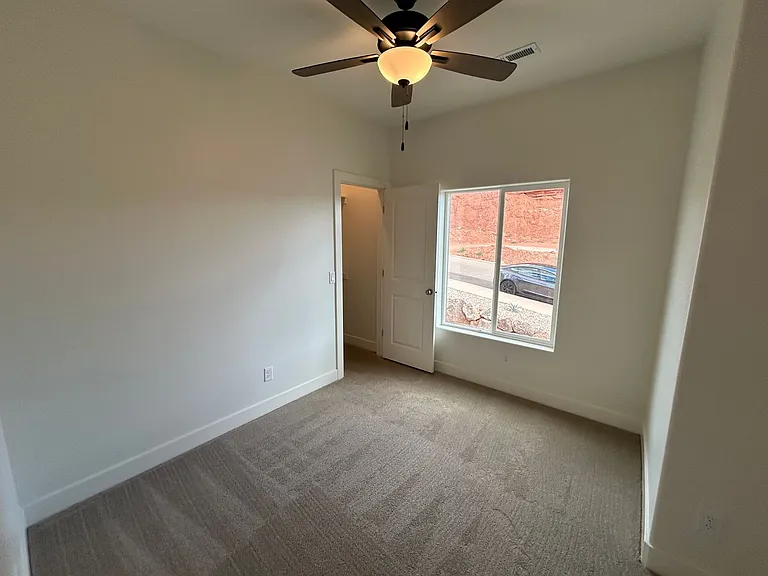 1544 E Mead Ln — Photo 22