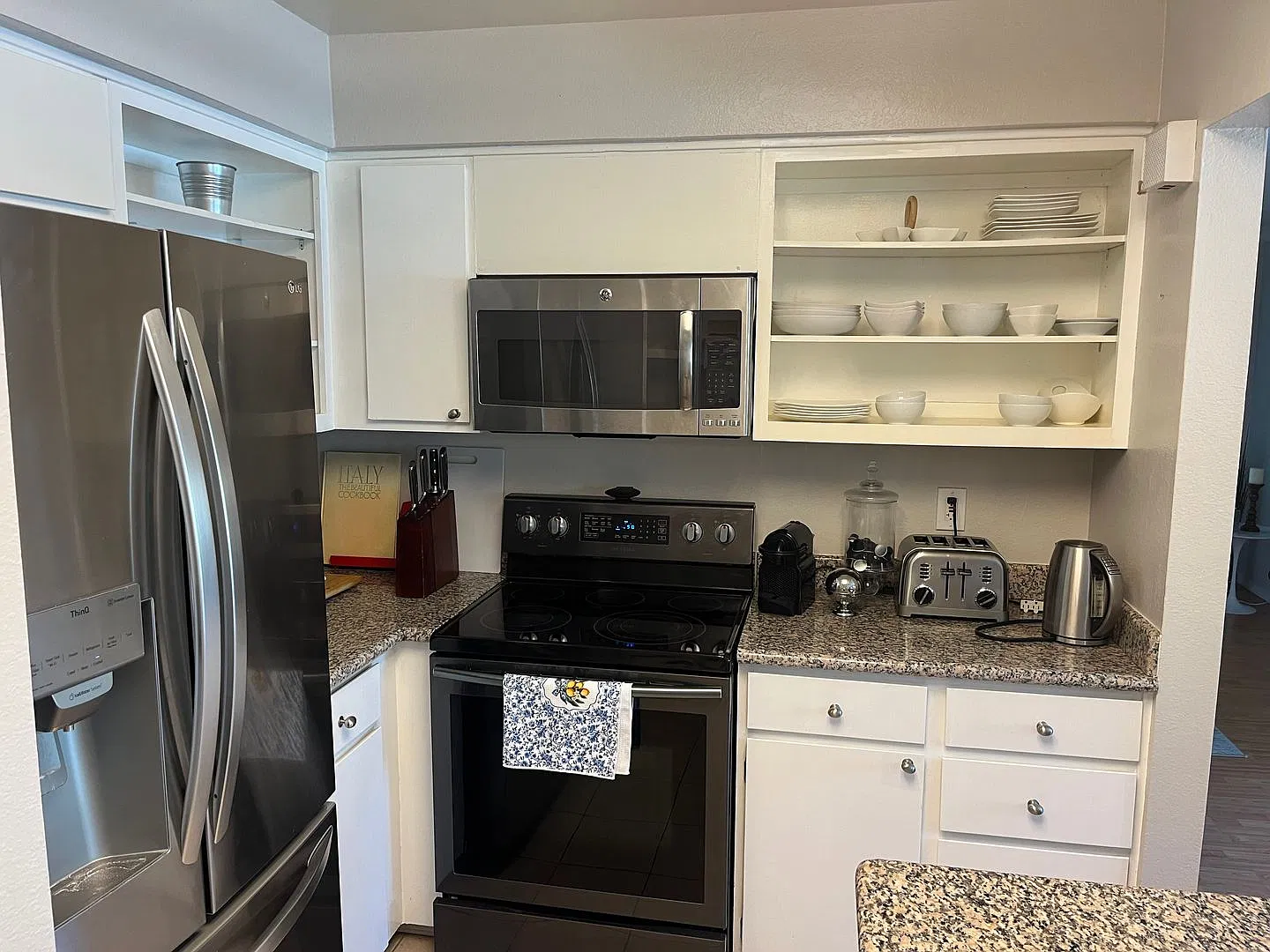 Furnished & Turnkey 3-Bedroom Townhome in Desirable Windsong Community — Photo 4