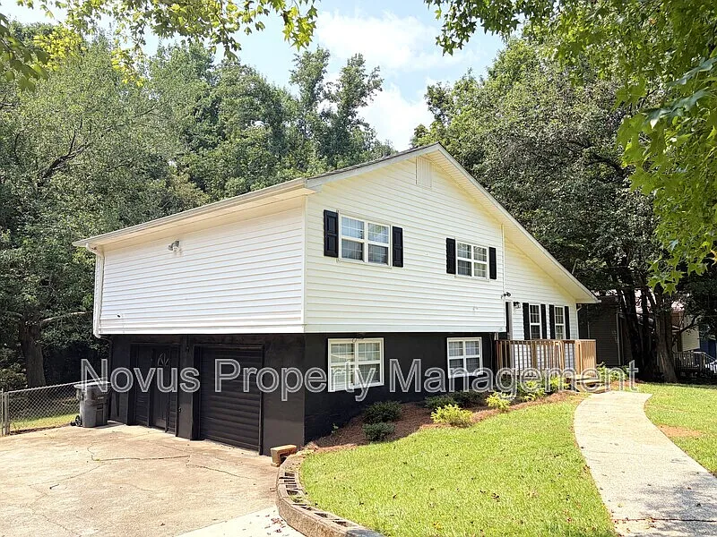 3 bed, 2.5 bath, $1,790 — Photo 2