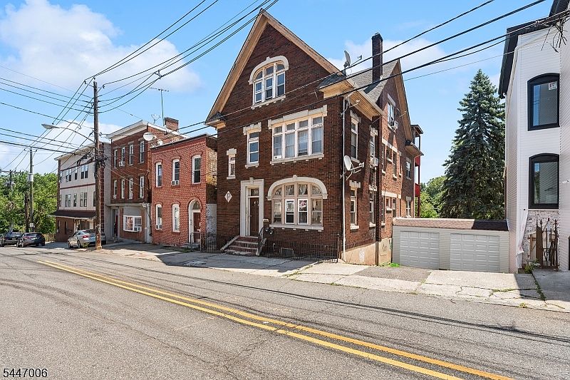1st image of 80 Front St