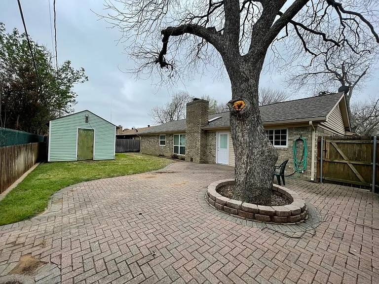1905 Fox Hill Ct — Photo 13