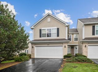425 Windham Cove Dr, Crystal Lake, IL 60014