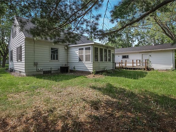 4th image of 819 Maple Street