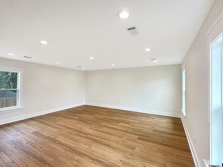 7323 Sheffield Ct — Photo 18