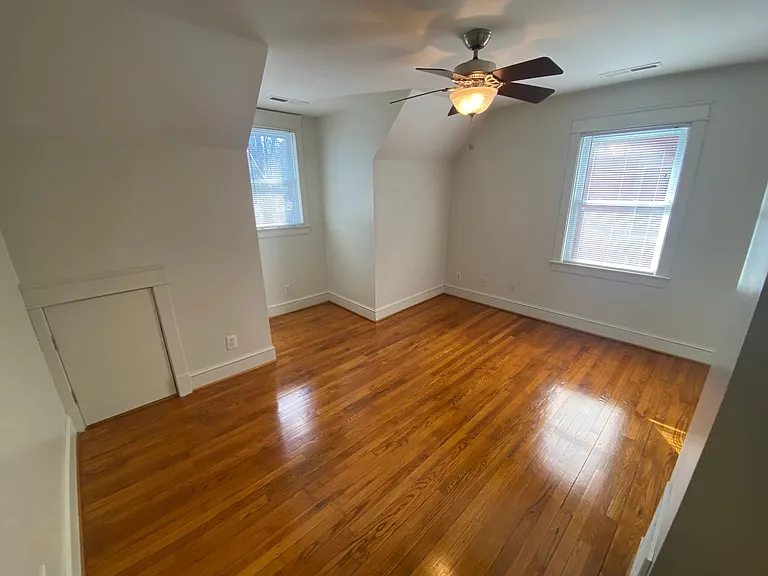 1409 Clarendon St #A — Photo 8