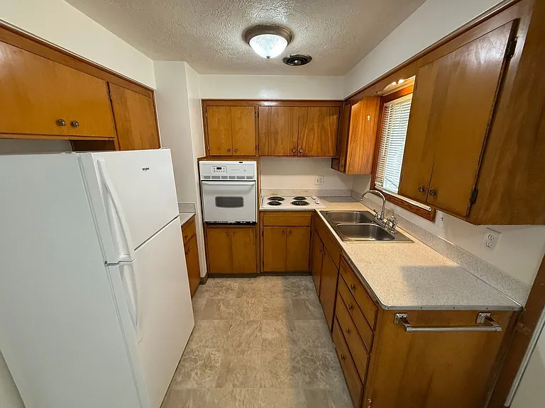 2042 Myrtle Ave NE — Photo 7