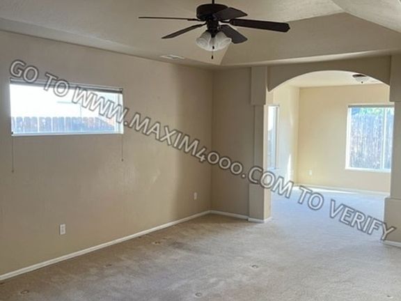 3rd image of 922 Pioneer Dr