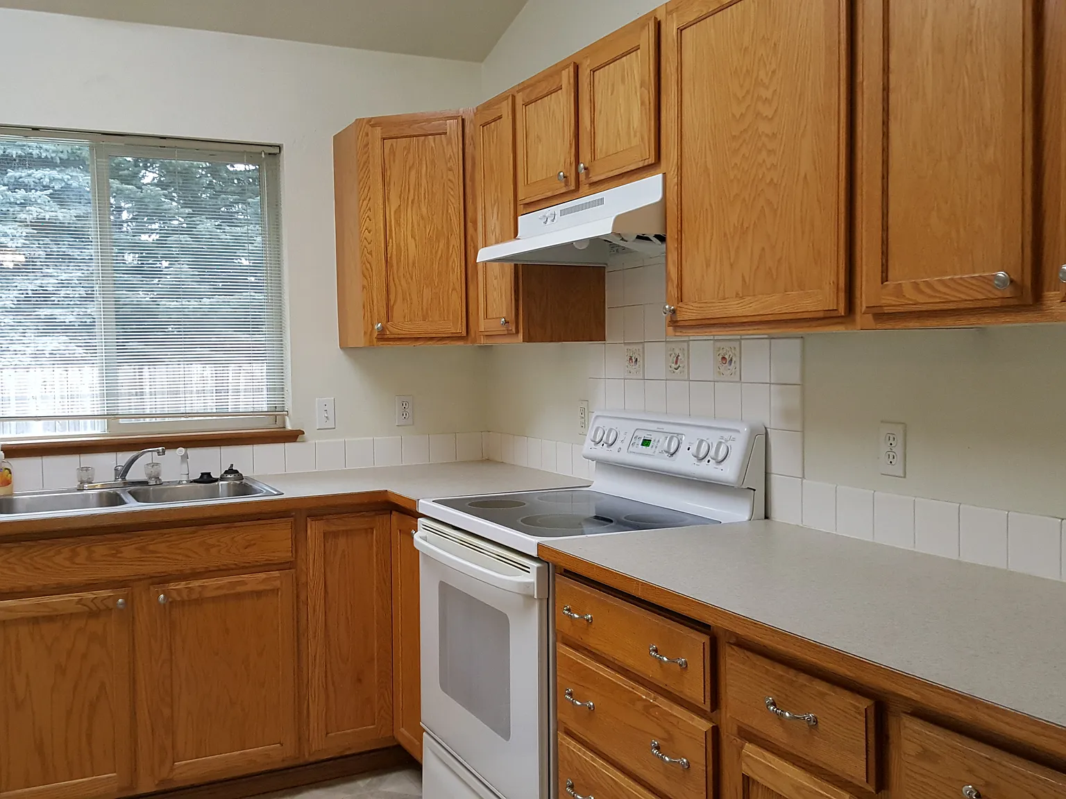 3 bed, 1129 sqft, $2,095 — Photo 2