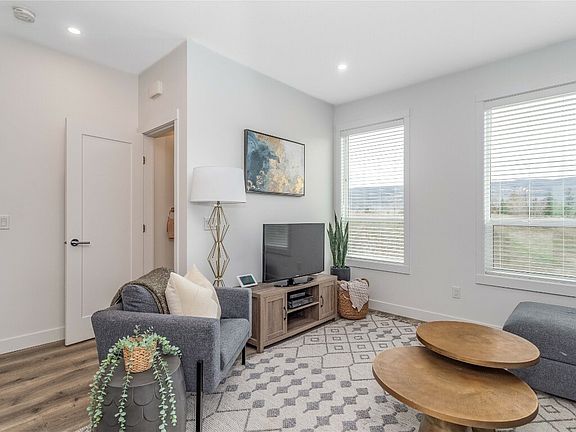 4th image of 610 Academy Way #364