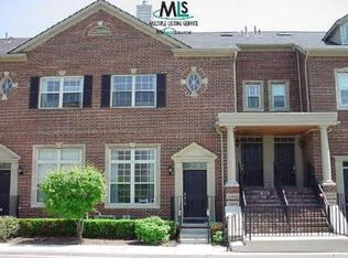29414 Glen Oaks Blvd W, Farmington, MI 48334