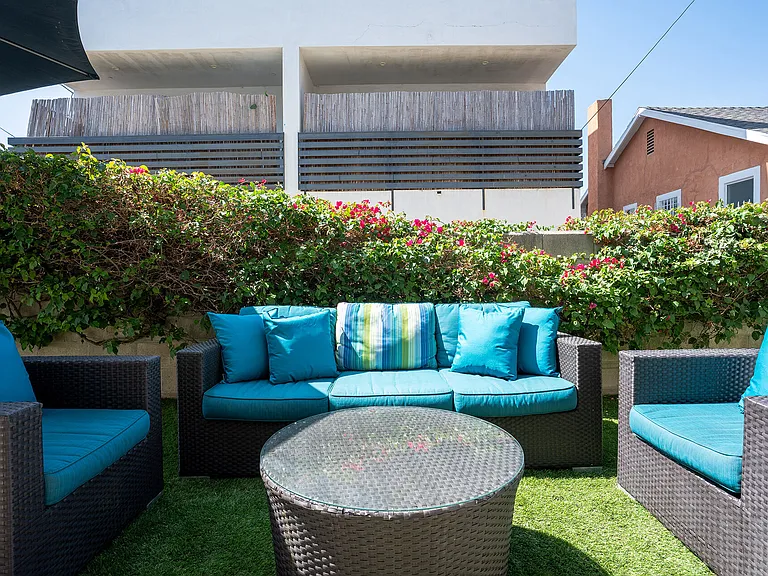 535 N Hobart Blvd — Photo 7