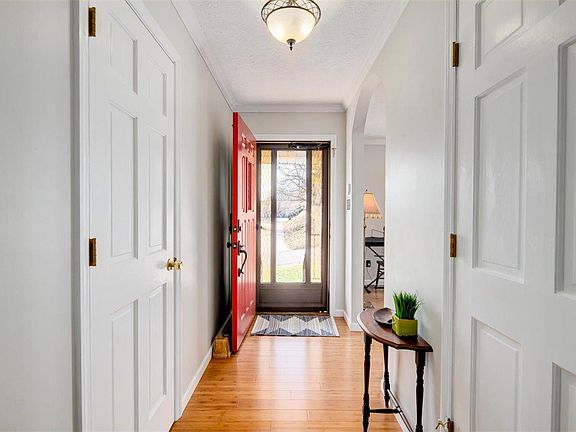 3rd image of 1720 Waterview Trl