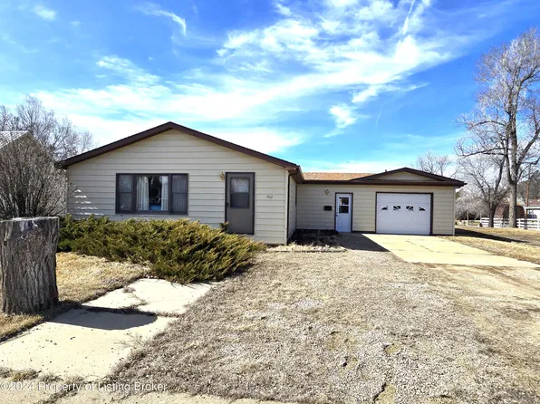 607 4th Ave W, Lemmon, SD 57638