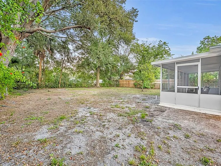 1221 Elinore Dr — Photo 23