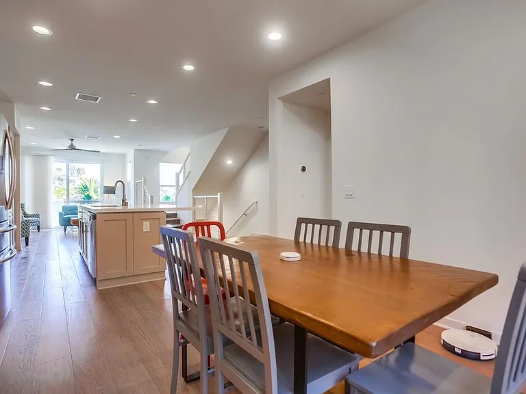 2541 State St — Photo 17